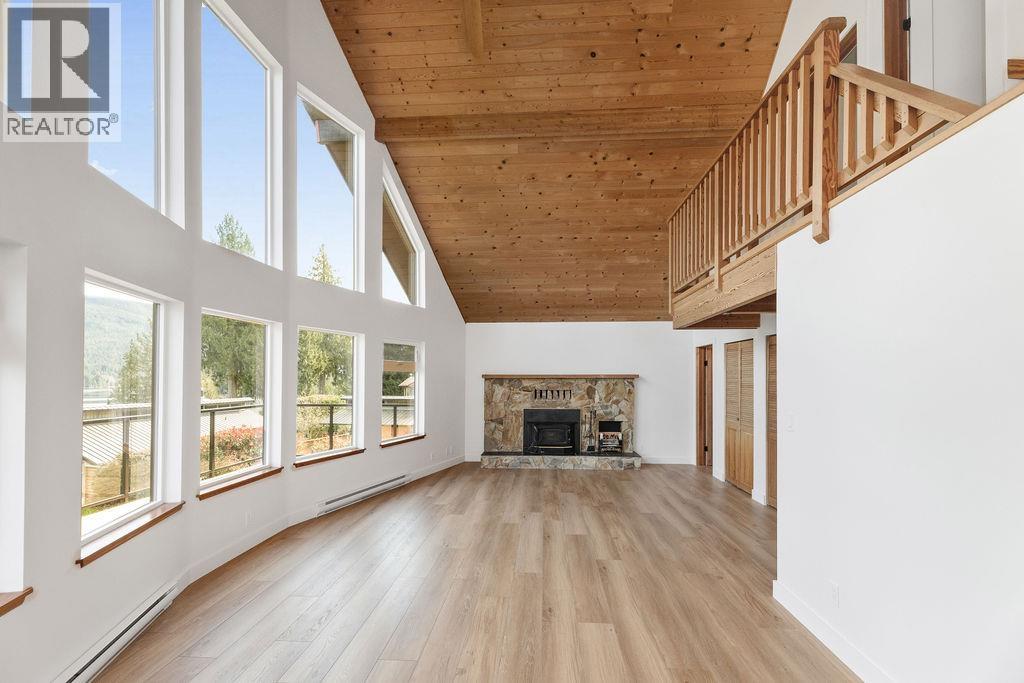 6176 SOUTH GALE AVENUE, Sechelt