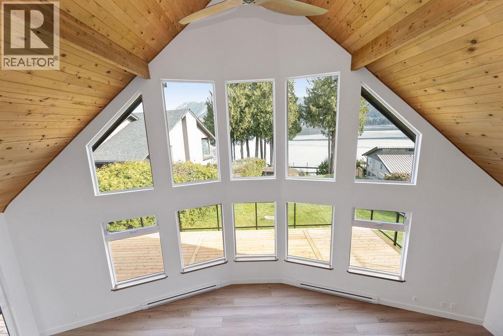 6176 SOUTH GALE AVENUE, Sechelt