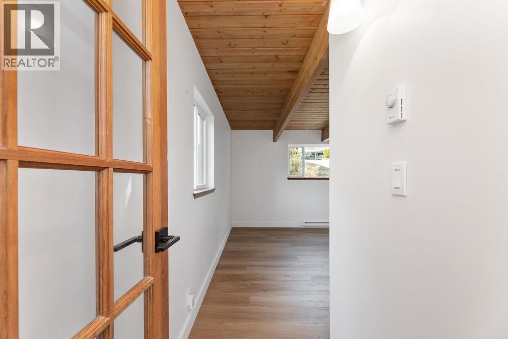 6176 SOUTH GALE AVENUE, Sechelt