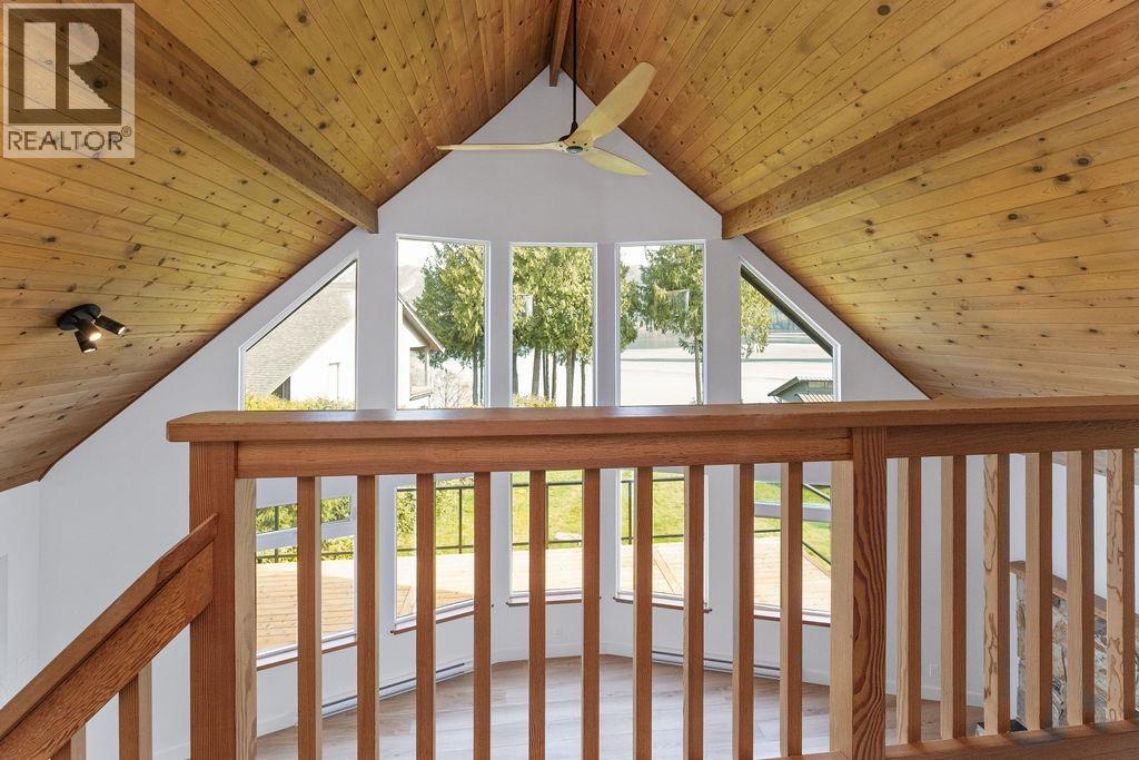 6176 SOUTH GALE AVENUE, Sechelt