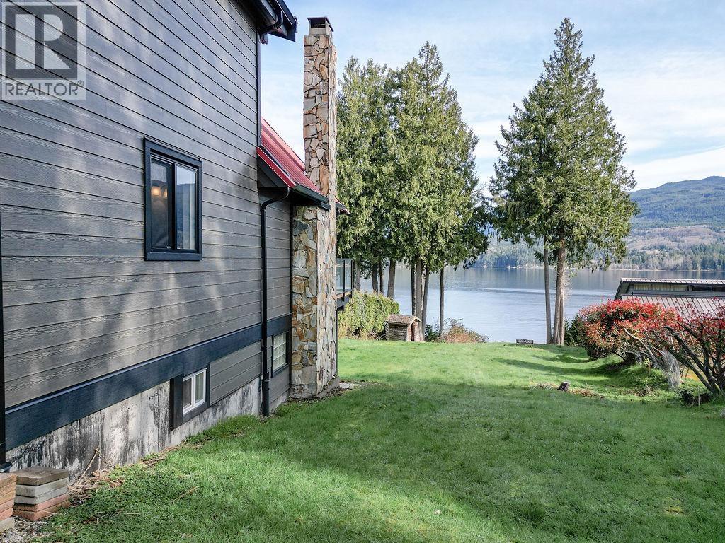 6176 SOUTH GALE AVENUE, Sechelt