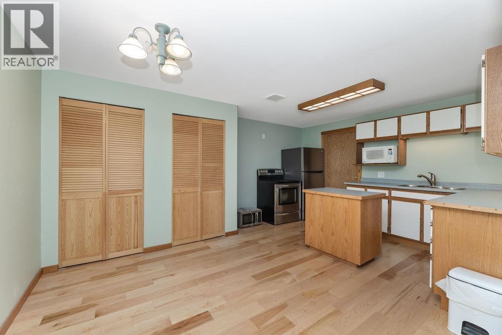 6176 SOUTH GALE AVENUE, Sechelt