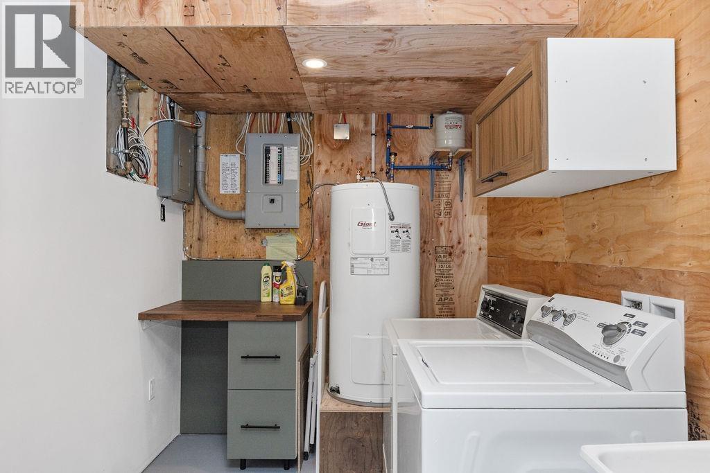 6176 SOUTH GALE AVENUE, Sechelt