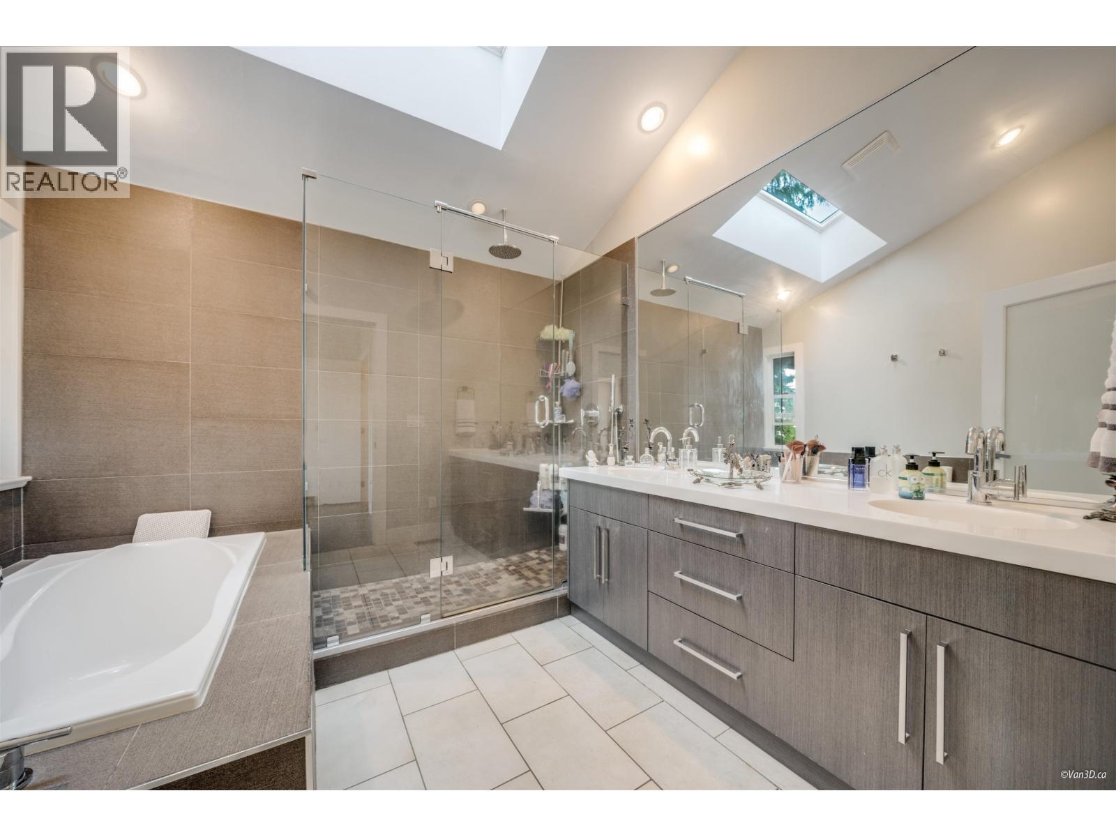 1135 GROVELAND COURT, West Vancouver
