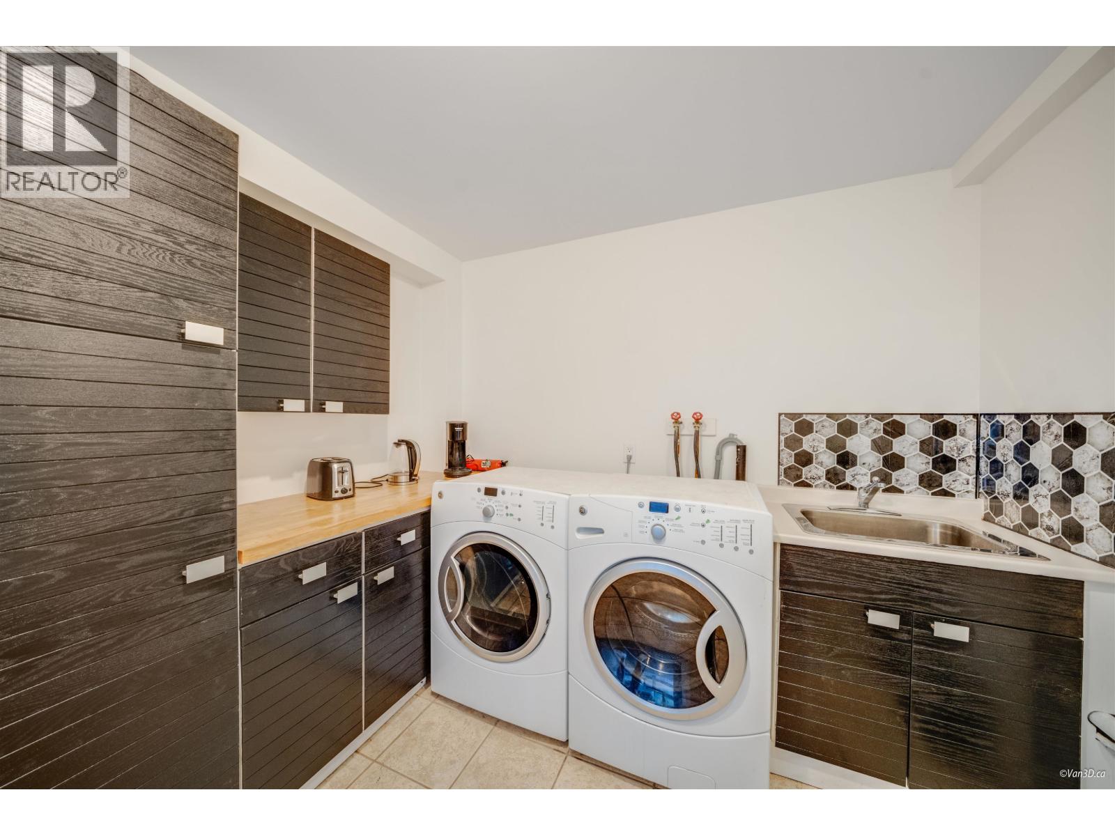 1135 GROVELAND COURT, West Vancouver