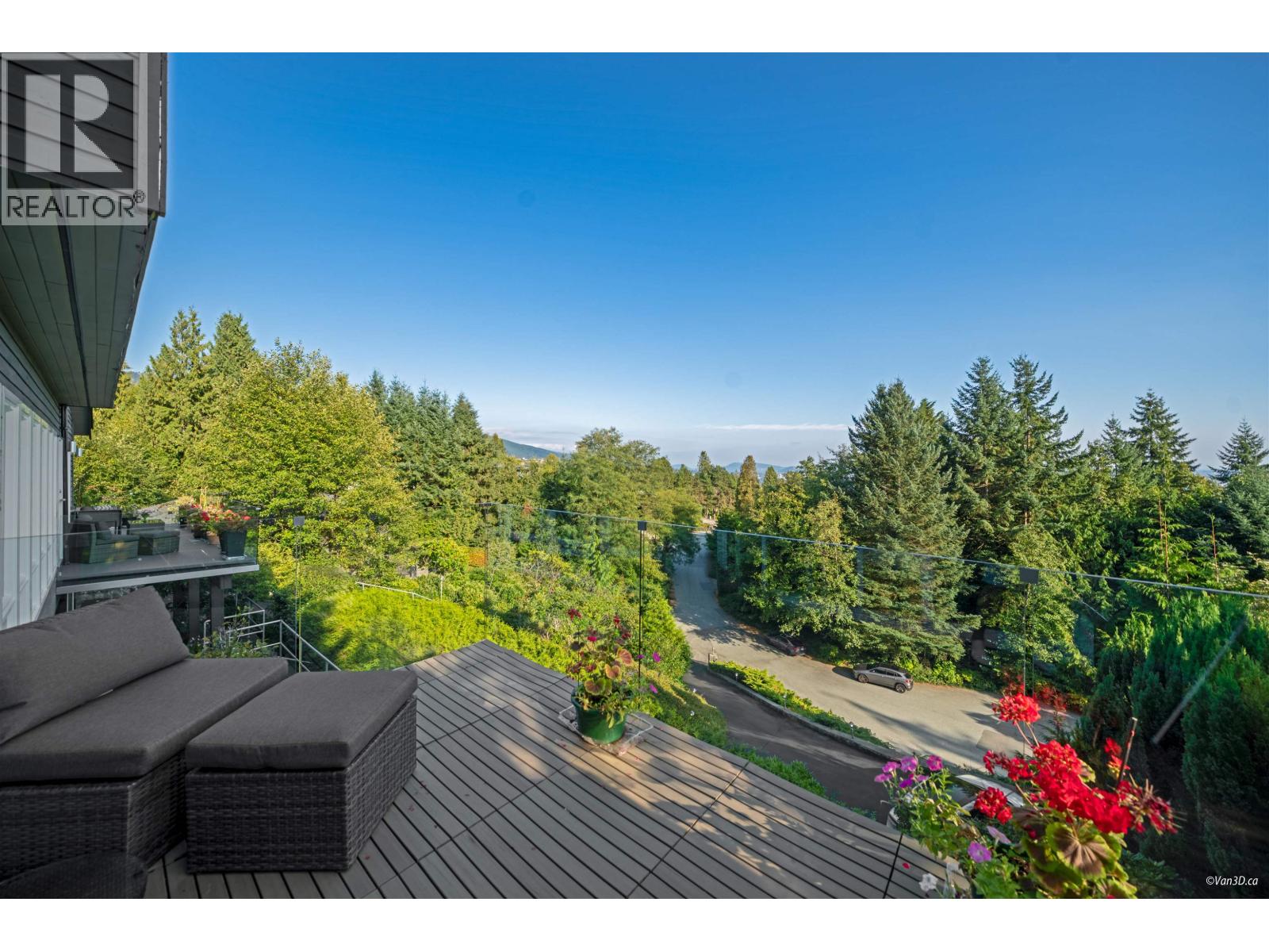 1135 GROVELAND COURT, West Vancouver