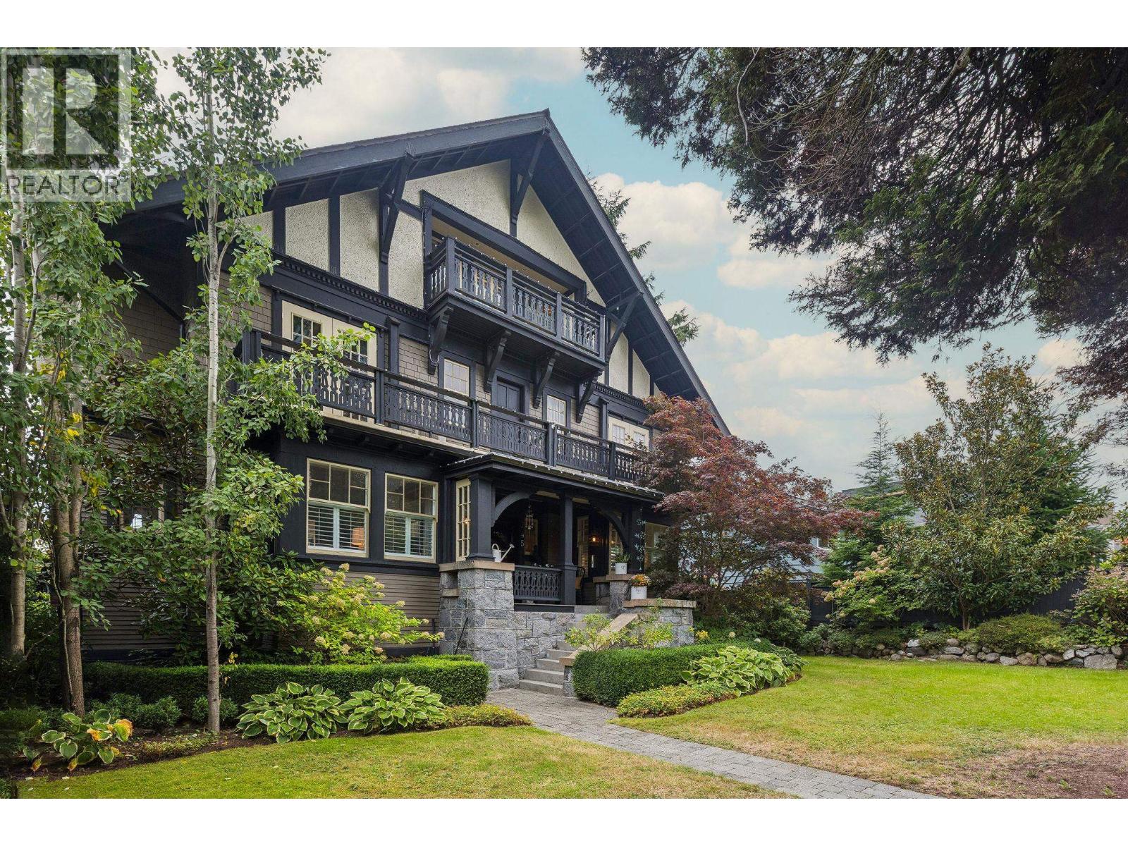 745 GRAND BOULEVARD, North Vancouver