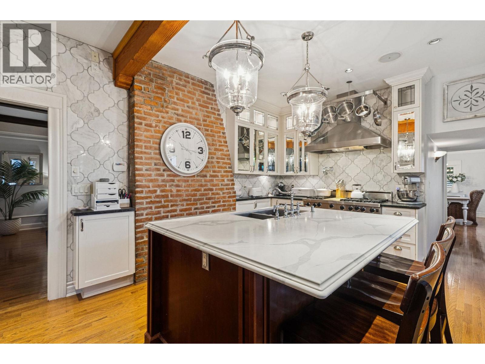 745 GRAND BOULEVARD, North Vancouver