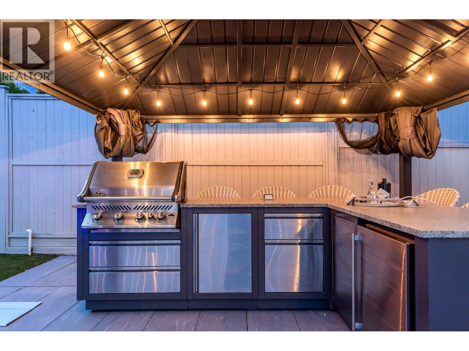 2021 RUFUS DRIVE, North Vancouver