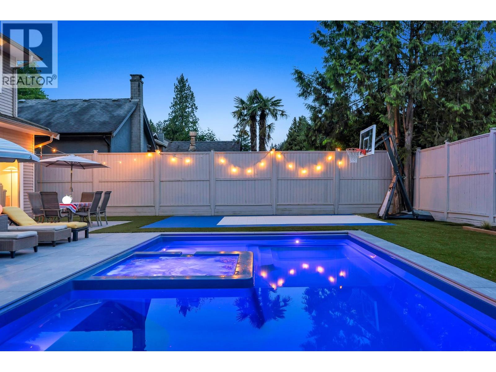 2021 RUFUS DRIVE, North Vancouver