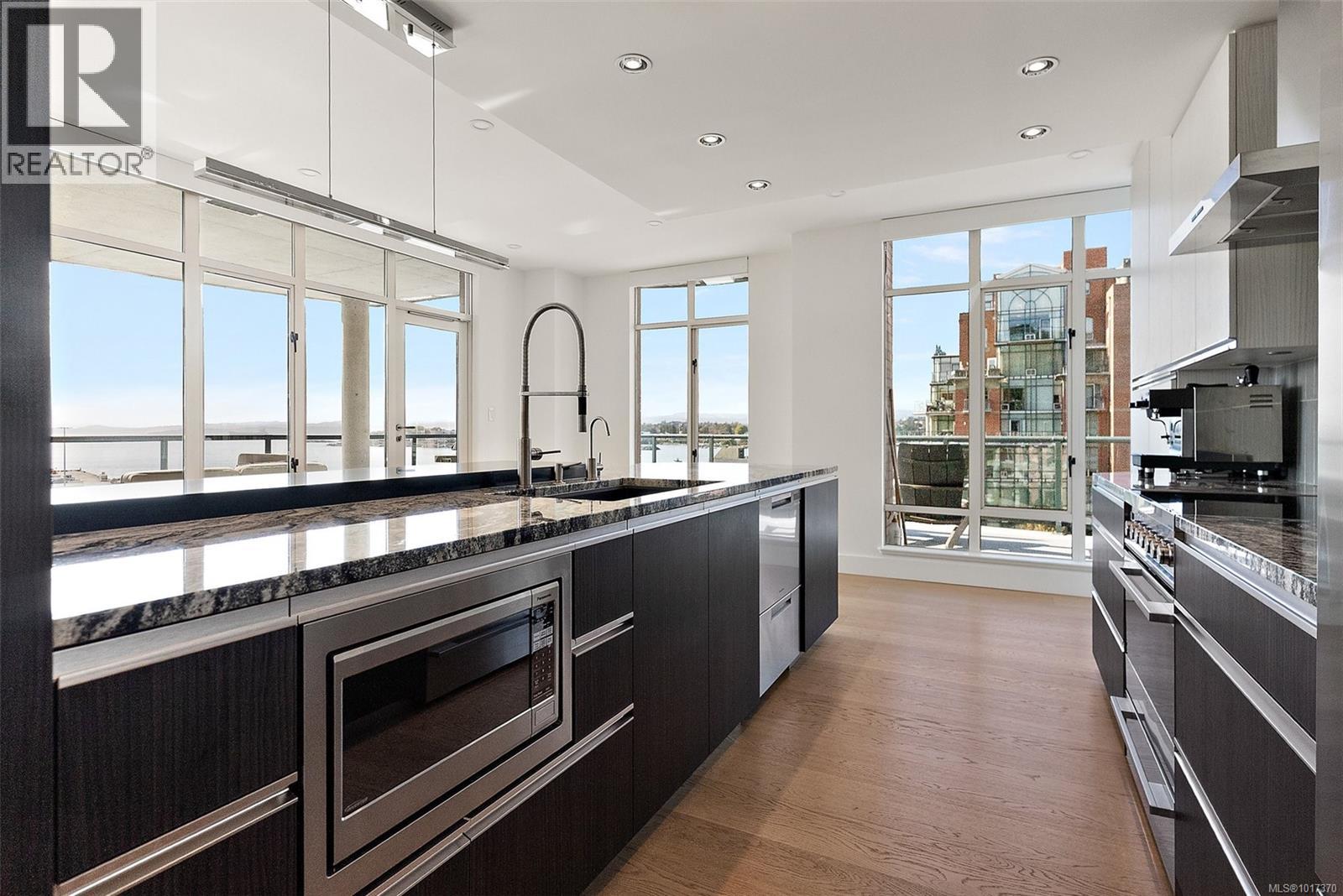 631 21 Dallas Road, Victoria