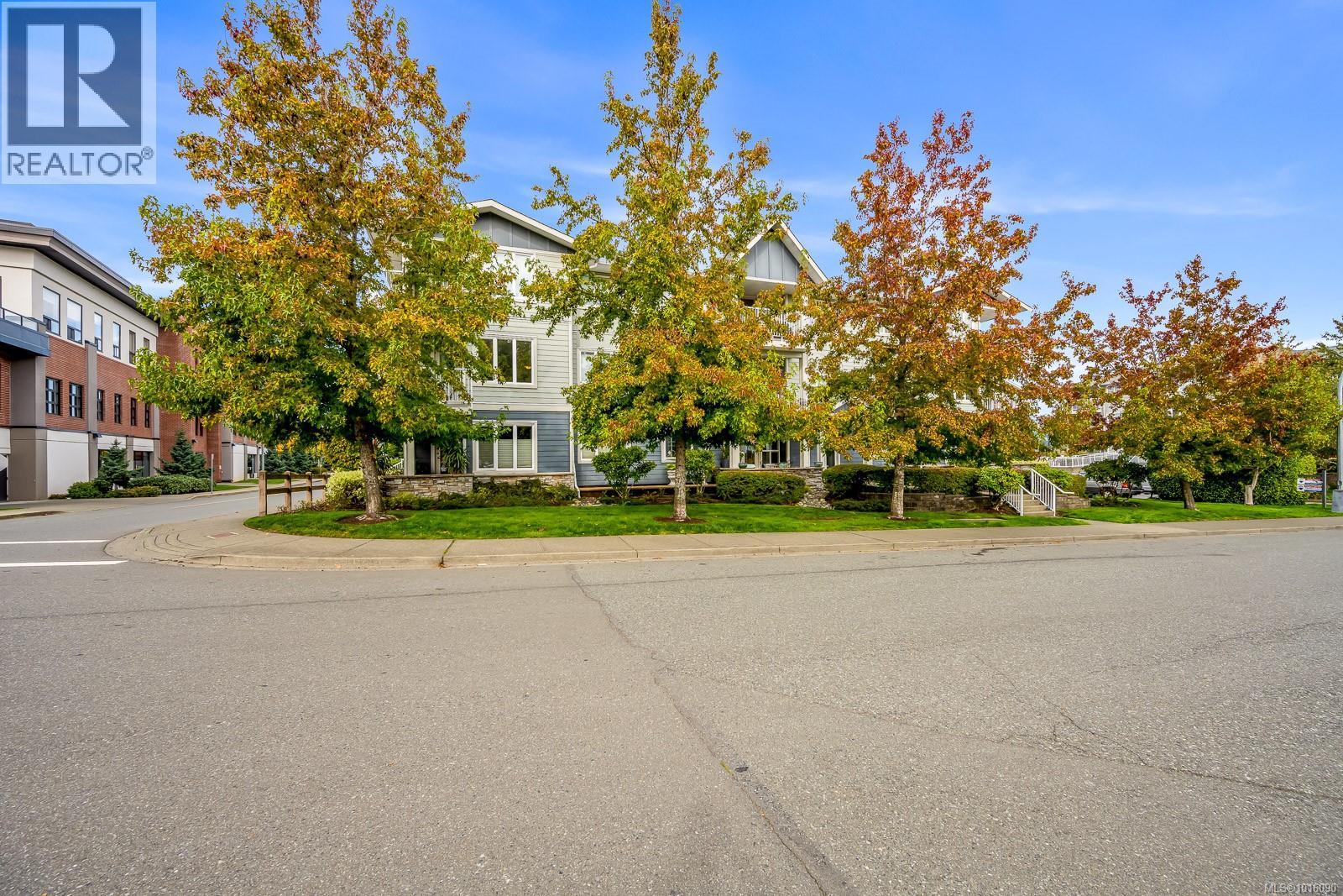 111 20th St, Courtenay - Exteriors - Full Complex View - Photo 2