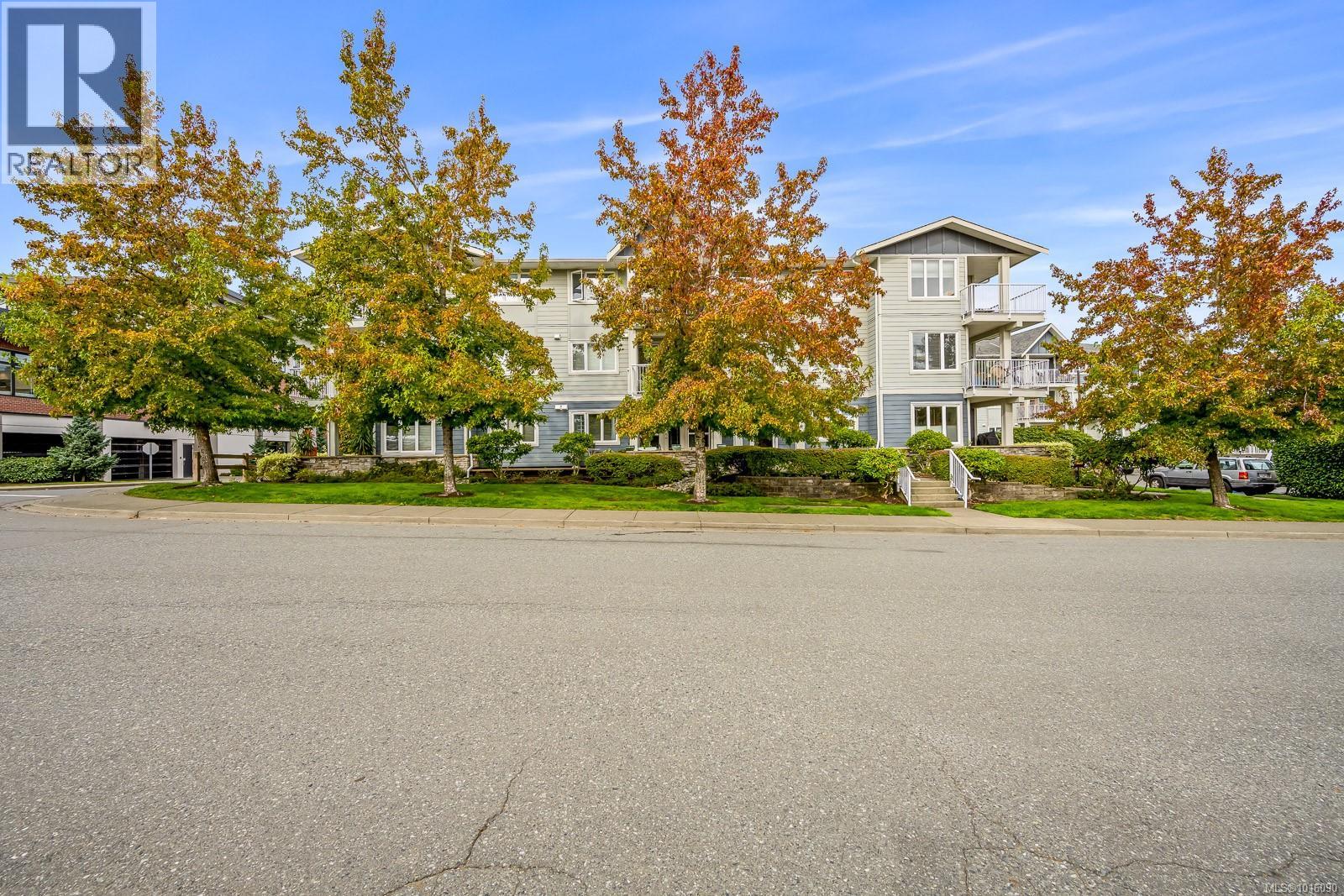 111 20th St, Courtenay - Exteriors - Full Complex View - Photo 7