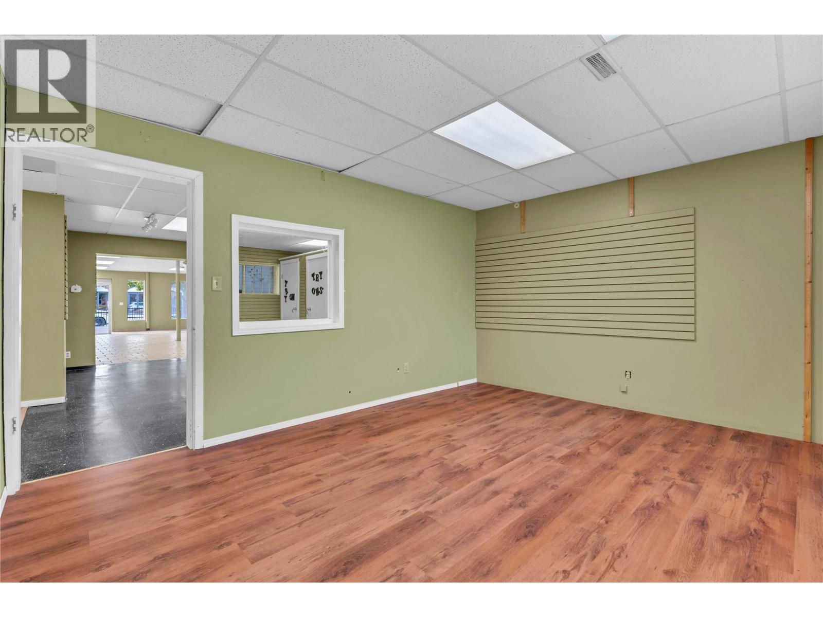 120 564 Main Street, Penticton
