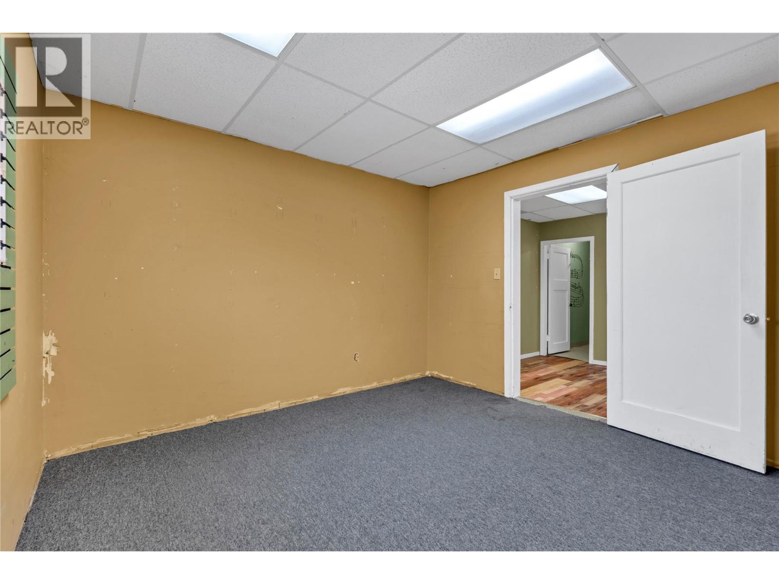 120 564 Main Street, Penticton