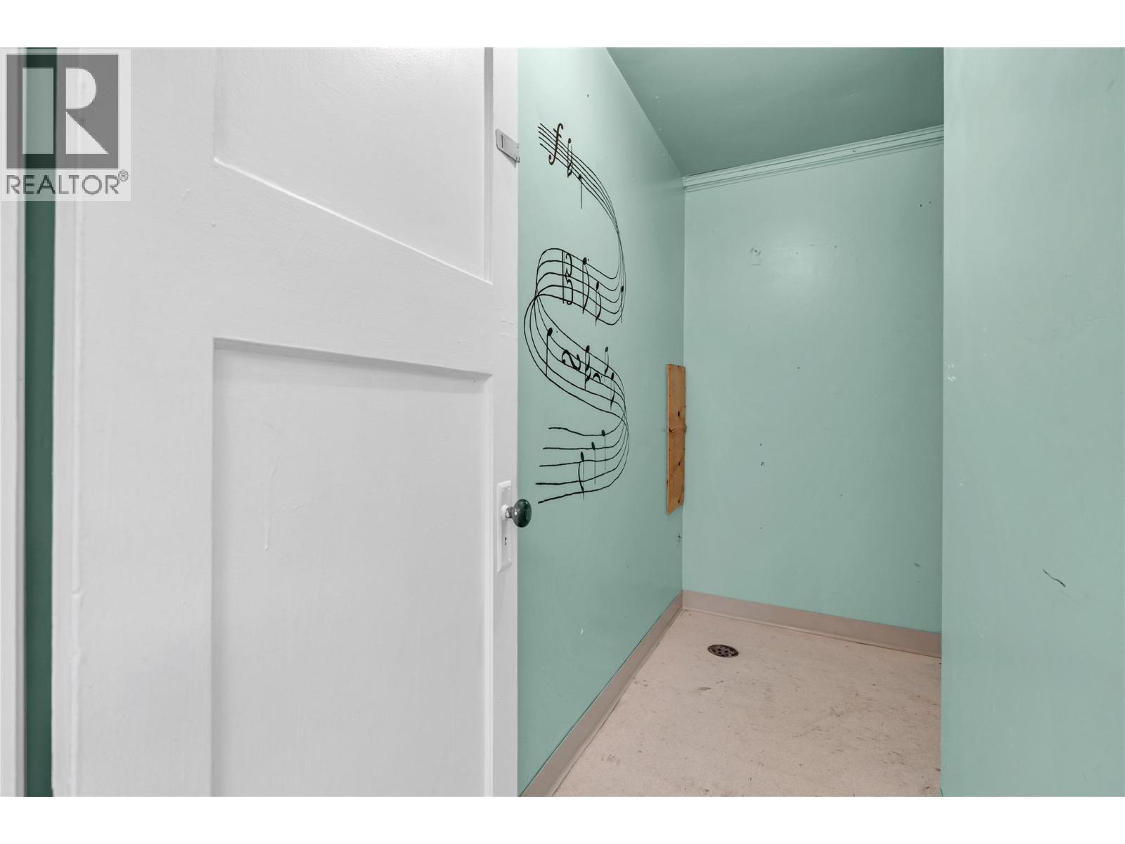 120 564 Main Street, Penticton