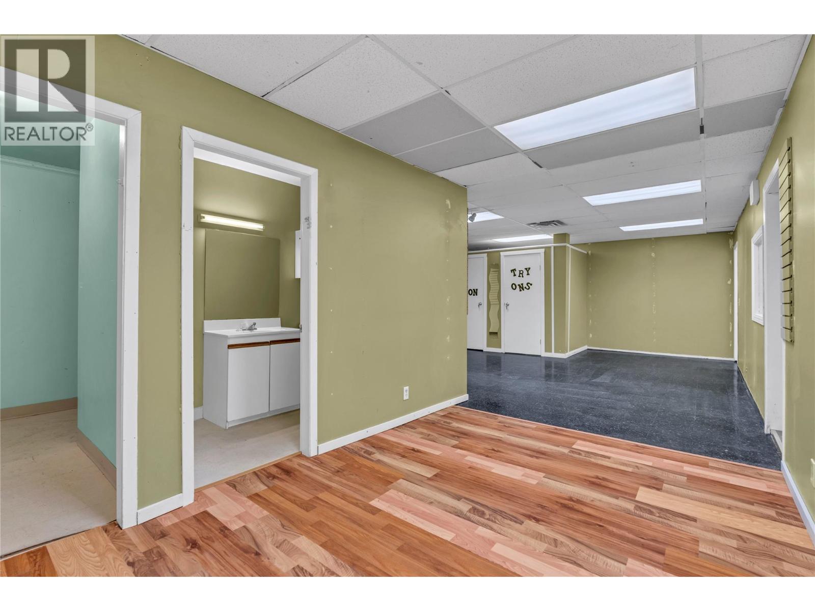 120 564 Main Street, Penticton