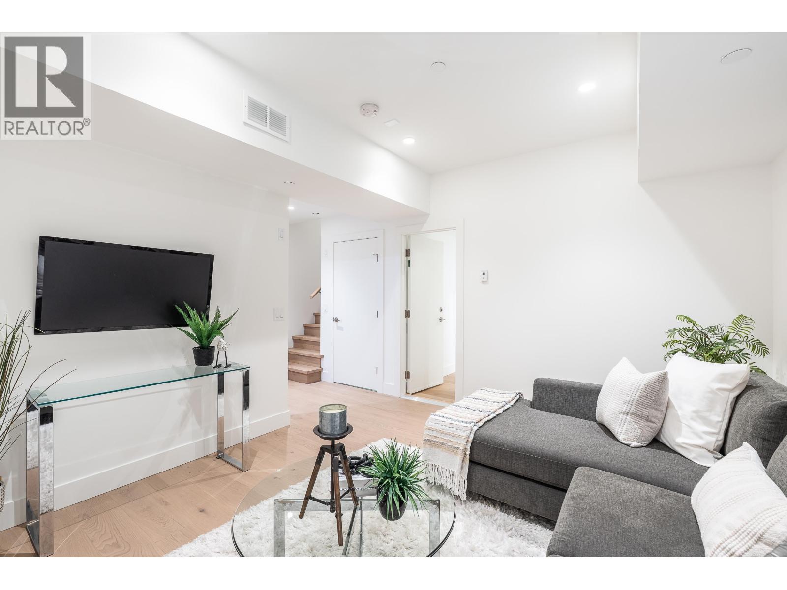 6458 BRUCE STREET, West Vancouver