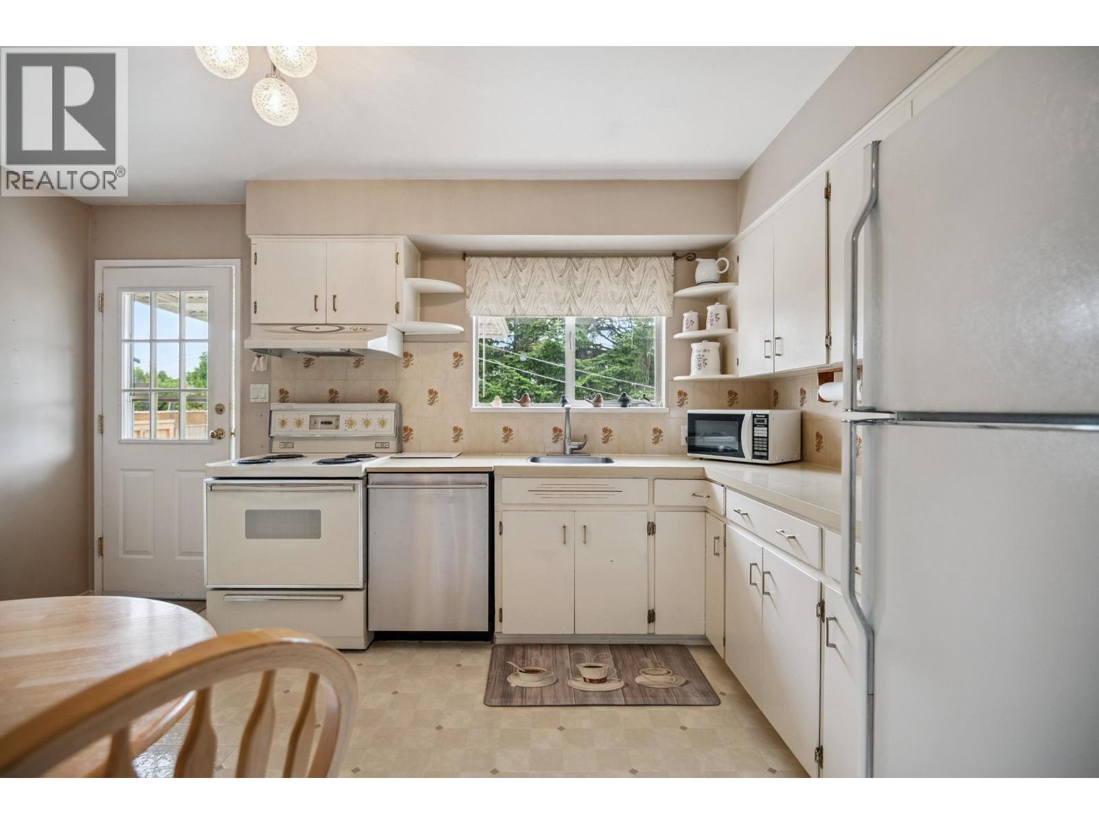 10699 DENNIS Crescent, Richmond