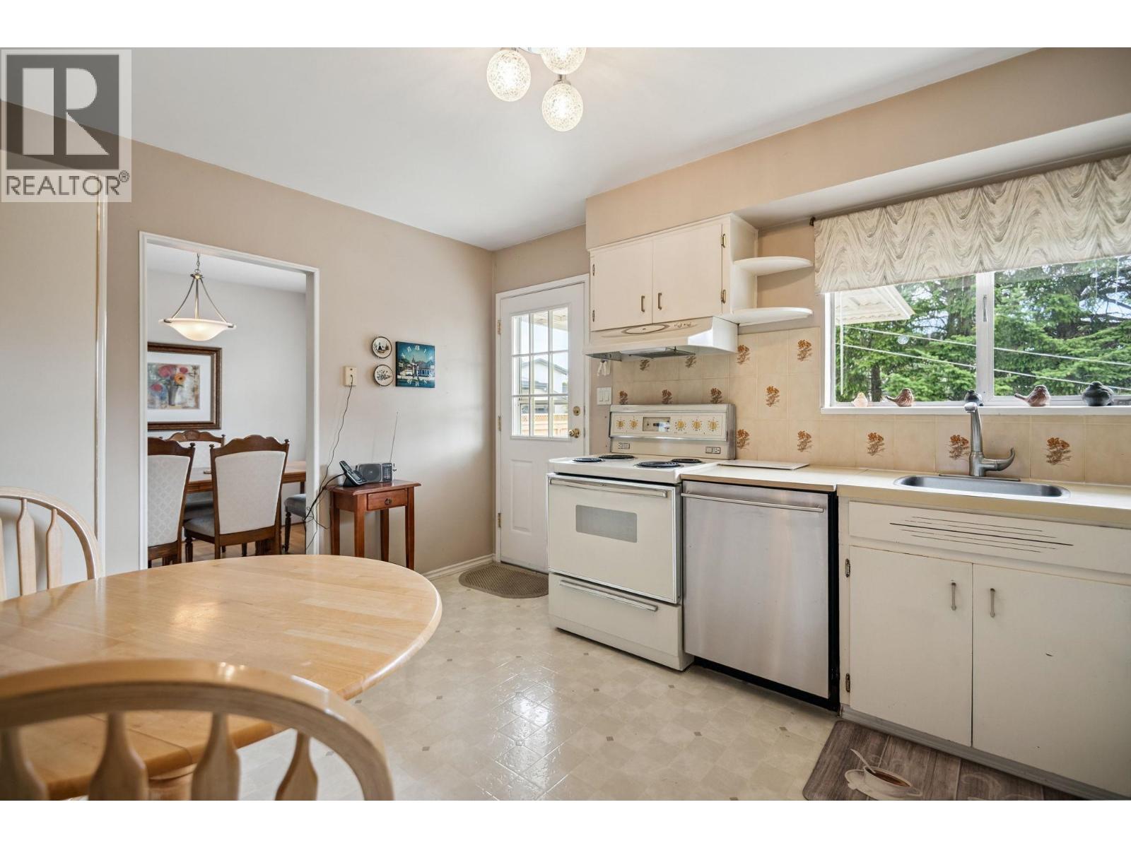 10699 DENNIS Crescent, Richmond