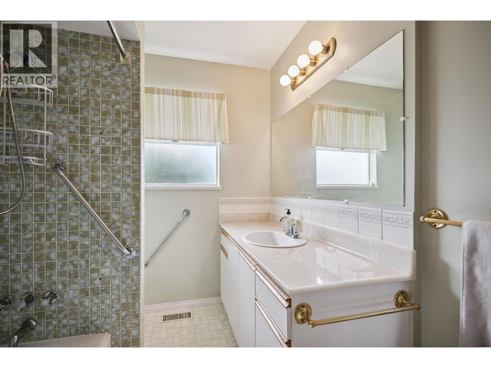 10699 DENNIS Crescent, Richmond