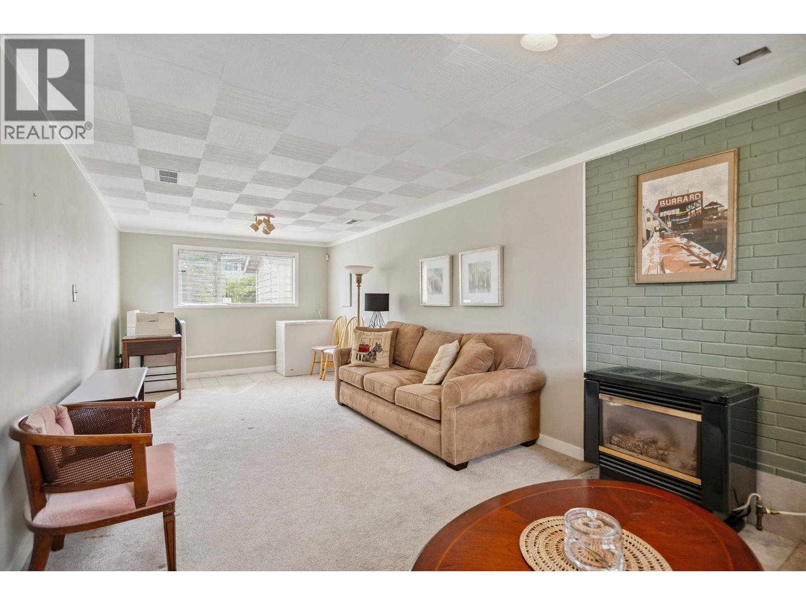 10699 DENNIS Crescent, Richmond