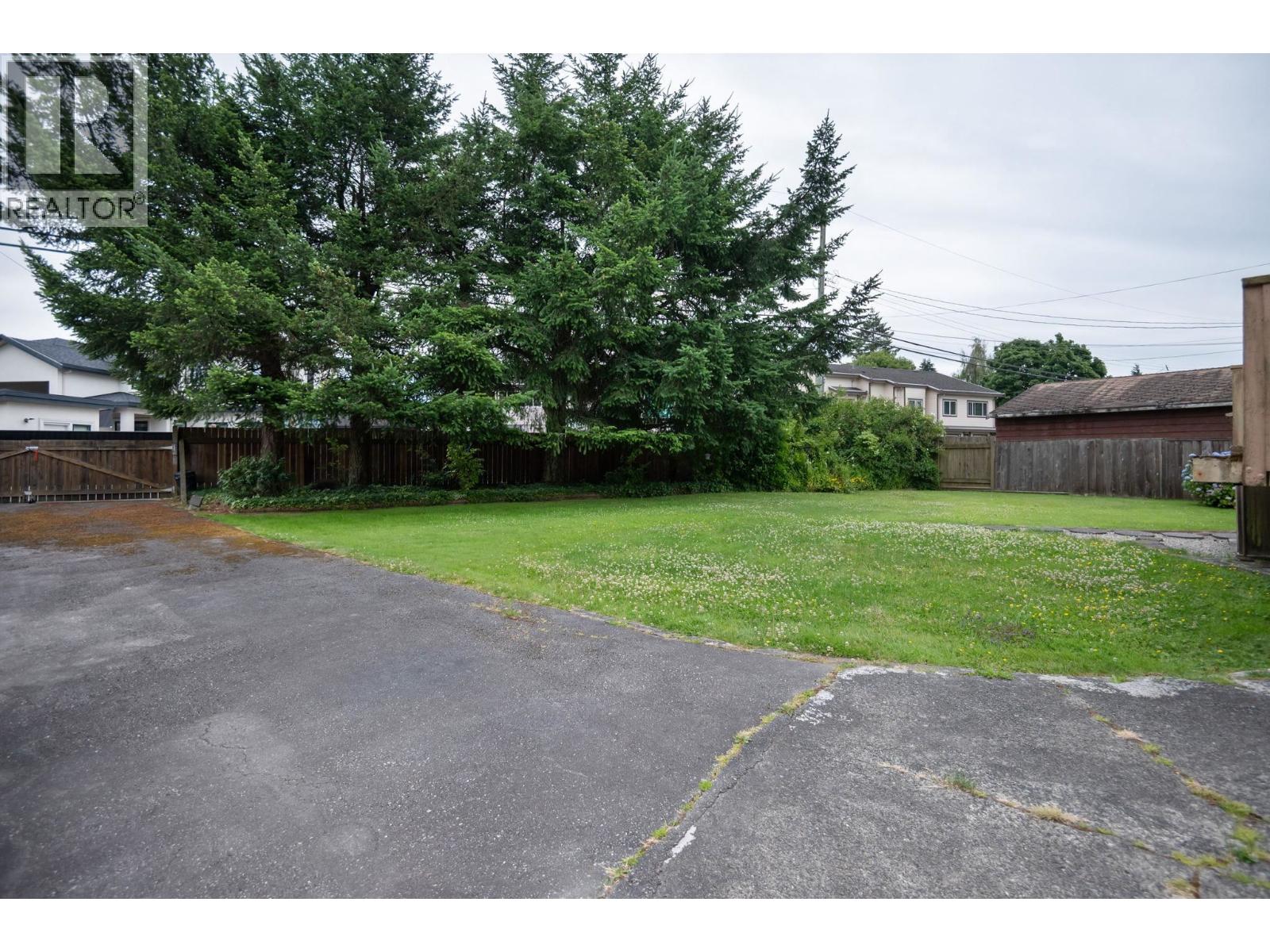 10699 DENNIS Crescent, Richmond