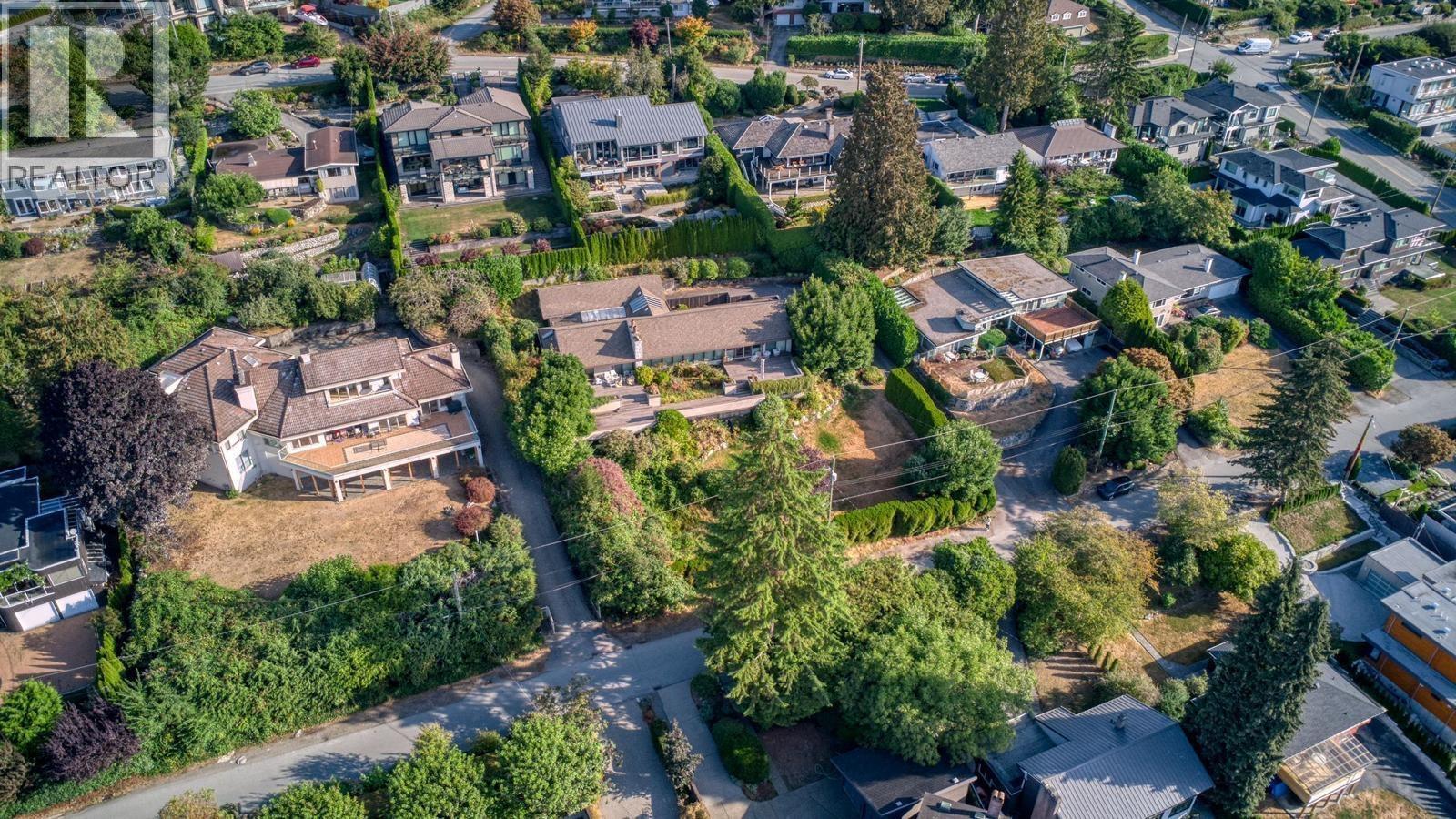 2237 PALMERSTON AVENUE, West Vancouver