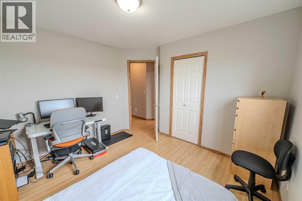 Single Family House for Sale in  Somerglen Common SW Somerset Calgary 