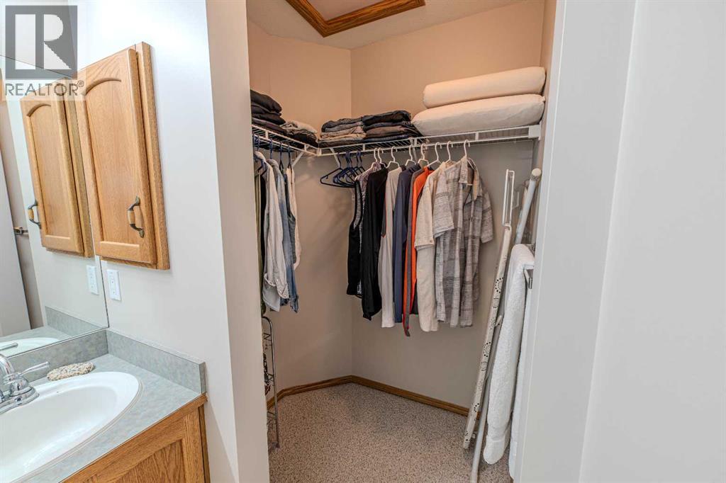 Single Family House for Sale in  Somerglen Common SW Somerset Calgary 