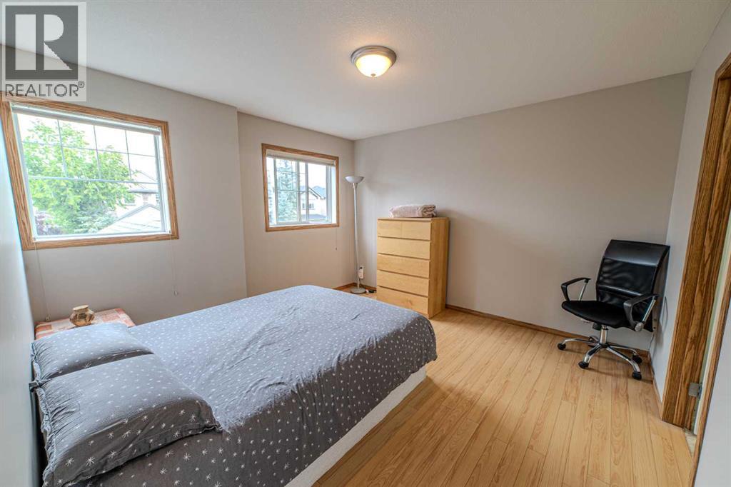 Single Family House for Sale in  Somerglen Common SW Somerset Calgary 