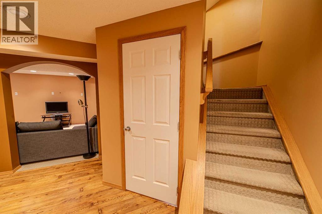 Single Family House for Sale in  Somerglen Common SW Somerset Calgary 