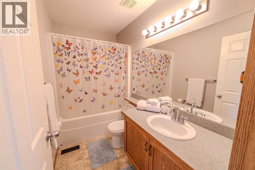 Single Family House for Sale in  Somerglen Common SW Somerset Calgary 