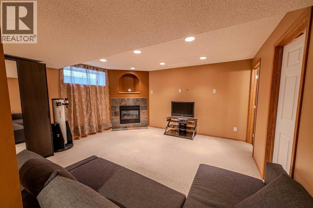 Single Family House for Sale in  Somerglen Common SW Somerset Calgary 