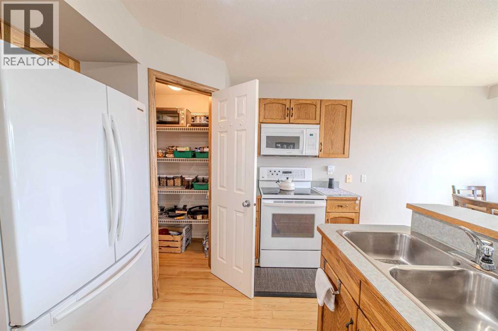 Single Family House for Sale in  Somerglen Common SW Somerset Calgary 