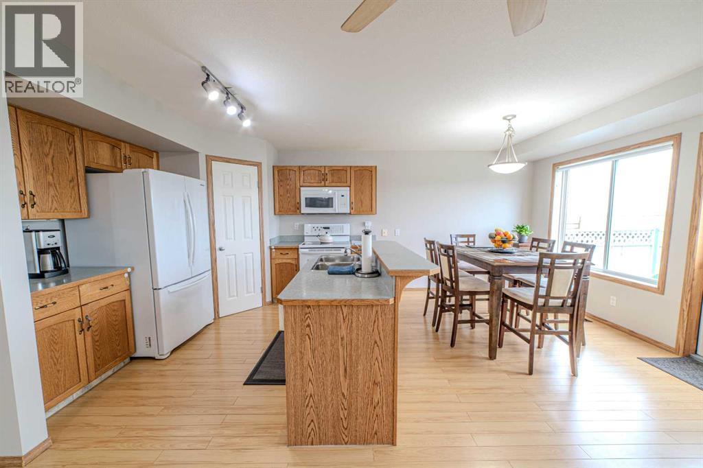 Single Family House for Sale in  Somerglen Common SW Somerset Calgary 