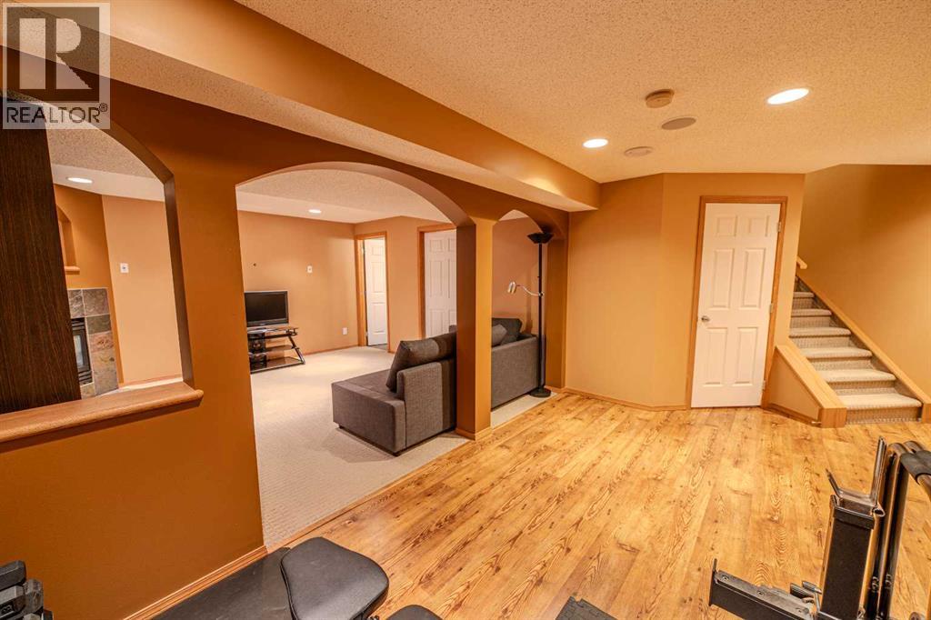 Single Family House for Sale in  Somerglen Common SW Somerset Calgary 