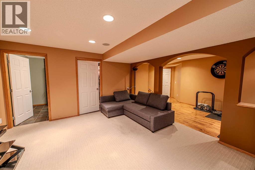 Single Family House for Sale in  Somerglen Common SW Somerset Calgary 