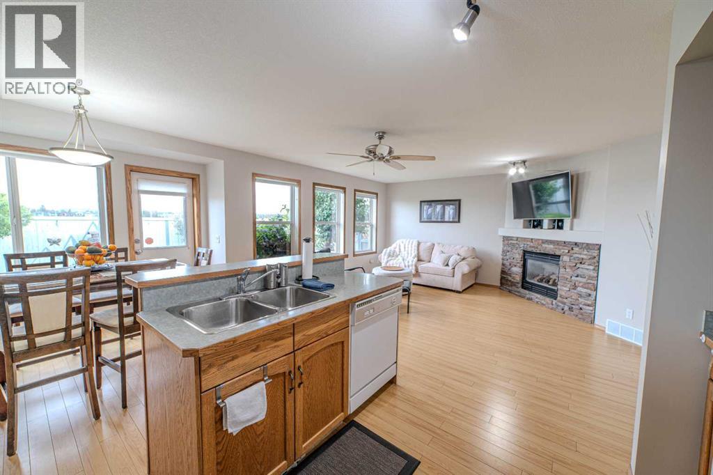 Single Family House for Sale in  Somerglen Common SW Somerset Calgary 