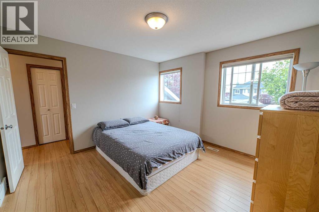 Single Family House for Sale in  Somerglen Common SW Somerset Calgary 