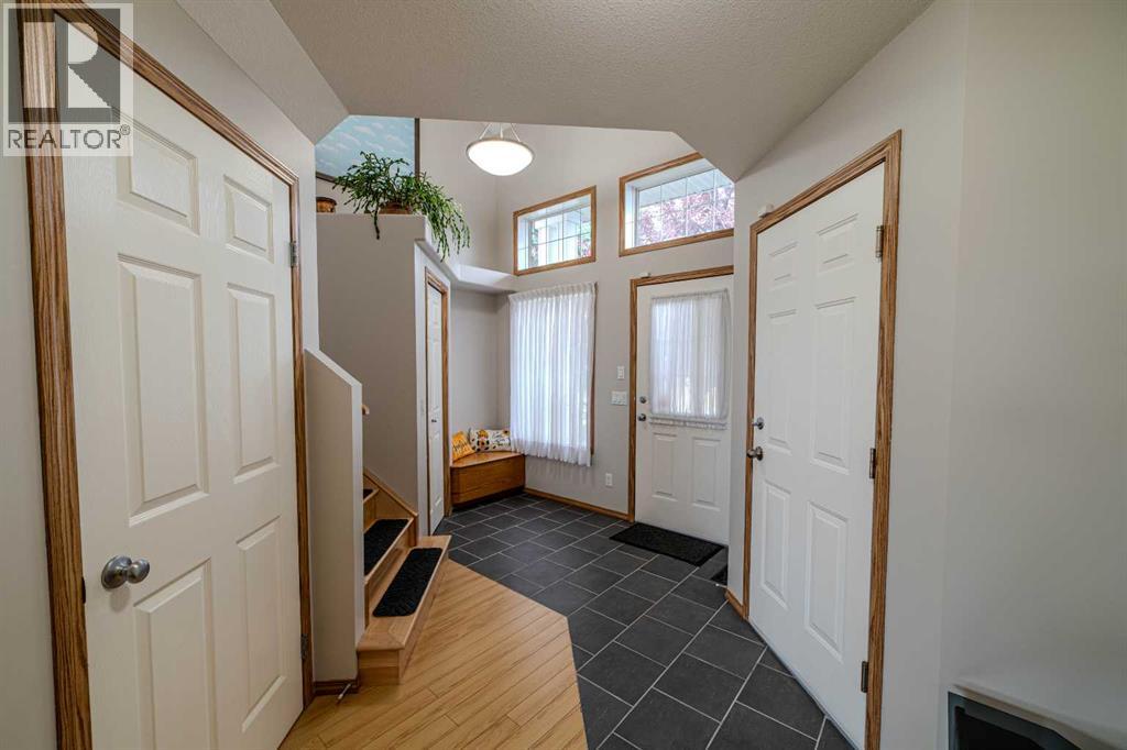 Single Family House for Sale in  Somerglen Common SW Somerset Calgary 