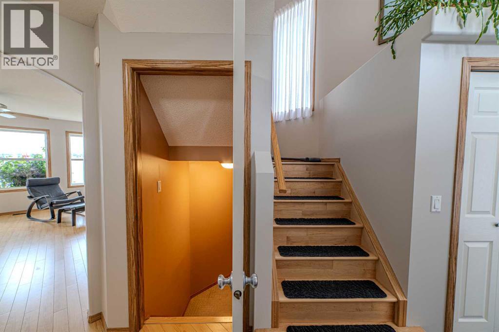 Single Family House for Sale in  Somerglen Common SW Somerset Calgary 