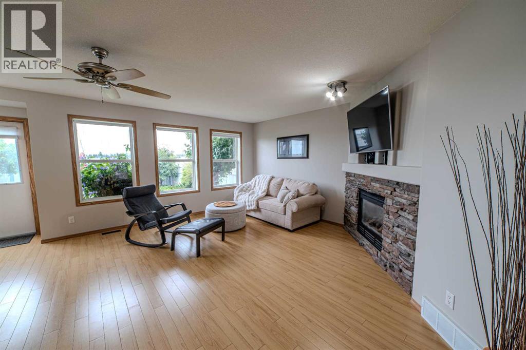 Single Family House for Sale in  Somerglen Common SW Somerset Calgary 