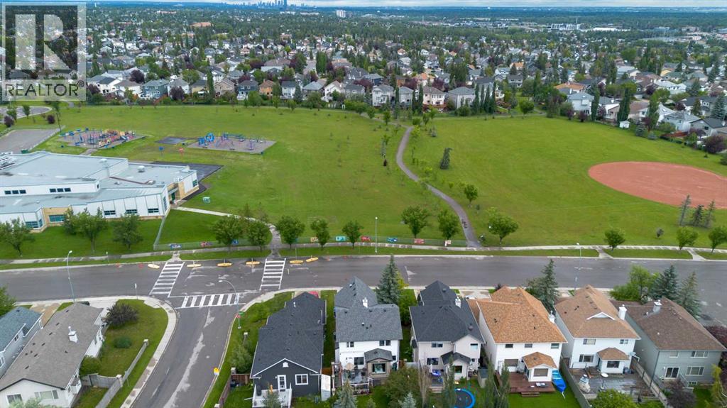 Single Family House for Sale in  Somerglen Common SW Somerset Calgary 