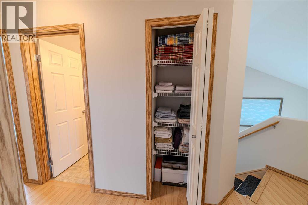 Single Family House for Sale in  Somerglen Common SW Somerset Calgary 