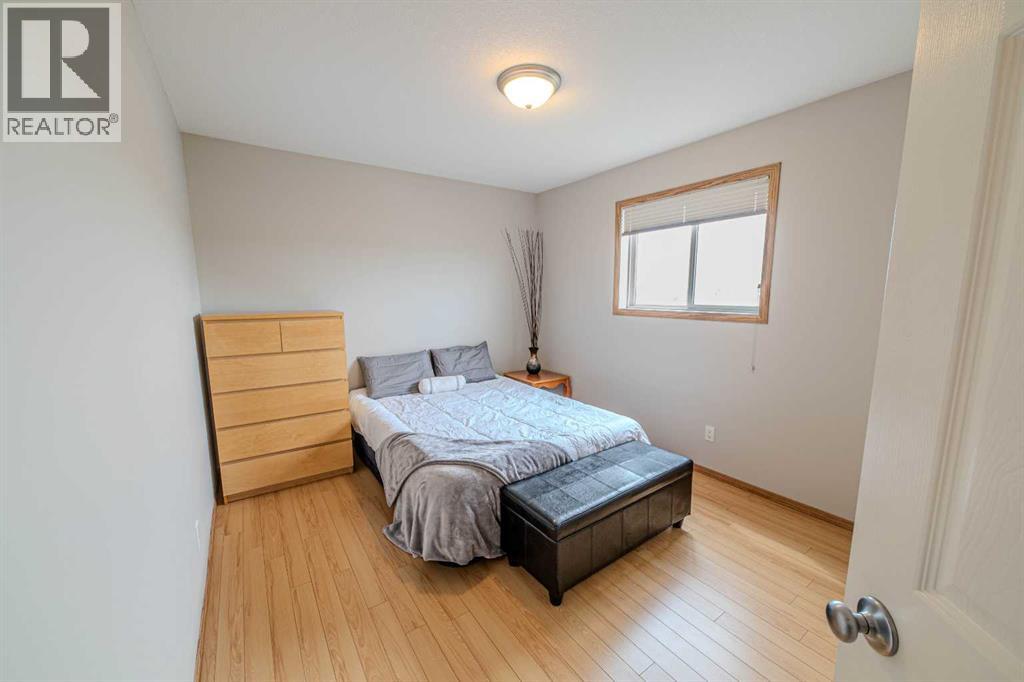 Single Family House for Sale in  Somerglen Common SW Somerset Calgary 