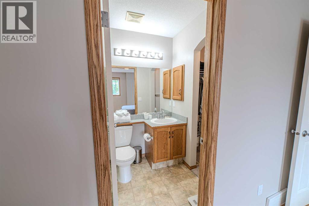 Single Family House for Sale in  Somerglen Common SW Somerset Calgary 