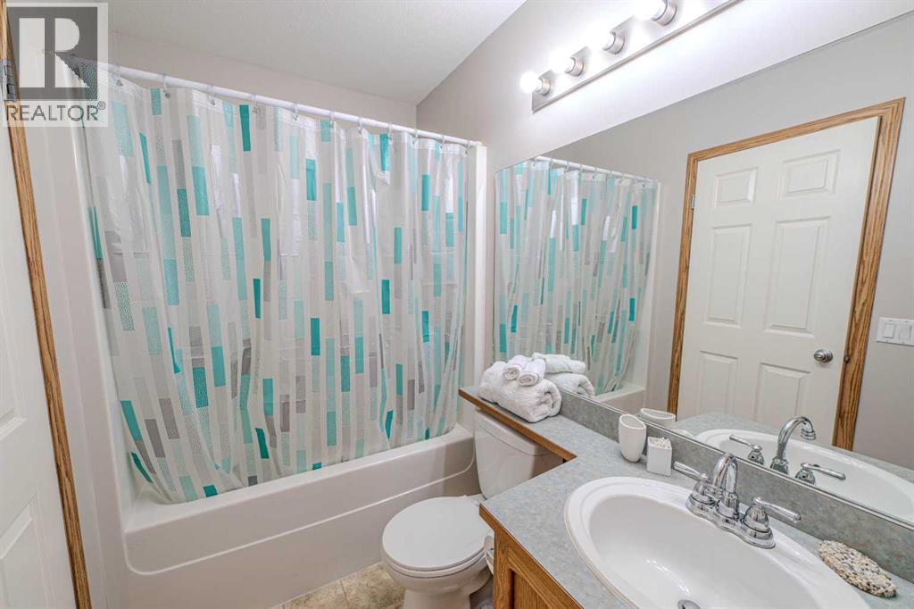 Single Family House for Sale in  Somerglen Common SW Somerset Calgary 