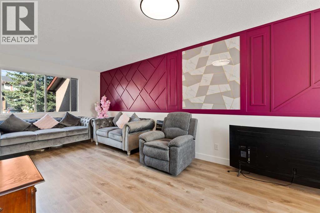 Single Family House for Sale in  Pinecliff Close NE Pineridge Calgary 