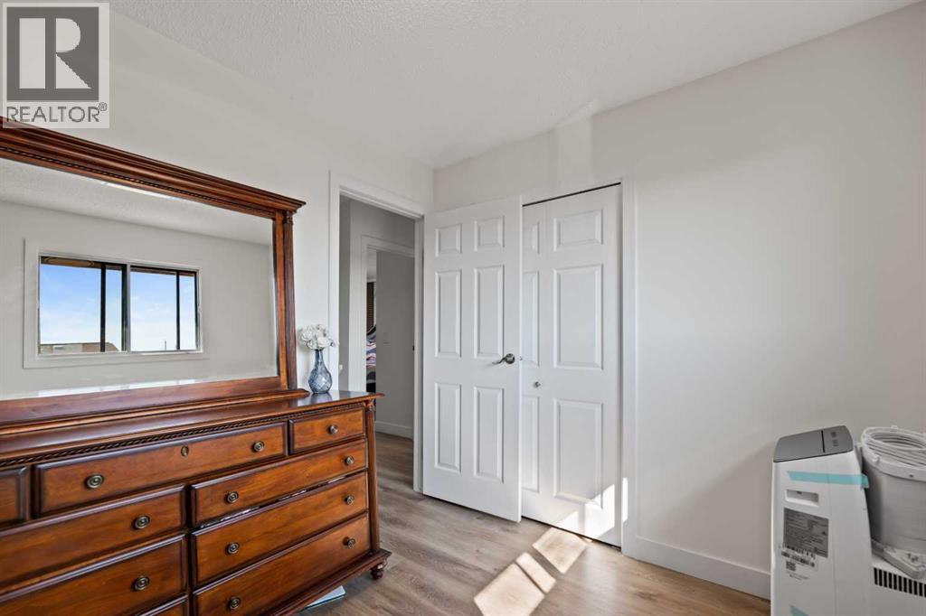 Single Family House for Sale in  Pinecliff Close NE Pineridge Calgary 